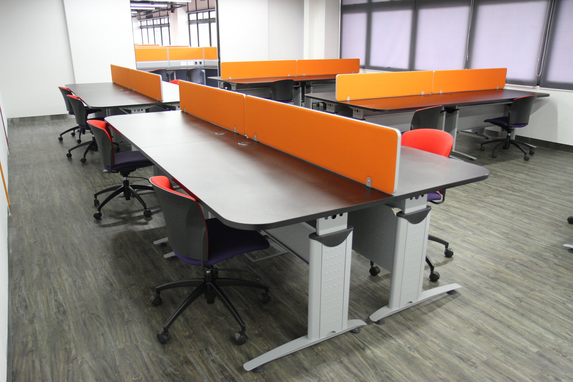 Free Standing Desk with AL Leg – Varl Office Systems Pte Ltd